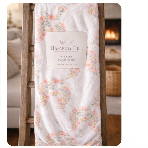 Harmony Hill Other - Harmony Hill Floral Plush Throw